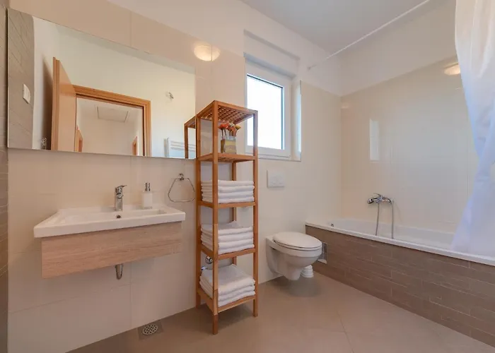 Cera Gæstehus 4*
