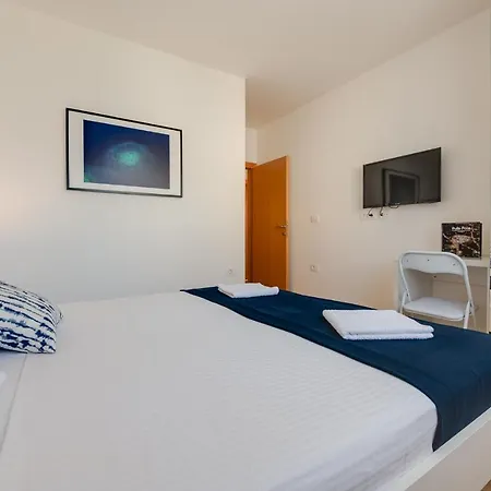 Cera 게스트하우스 풀라