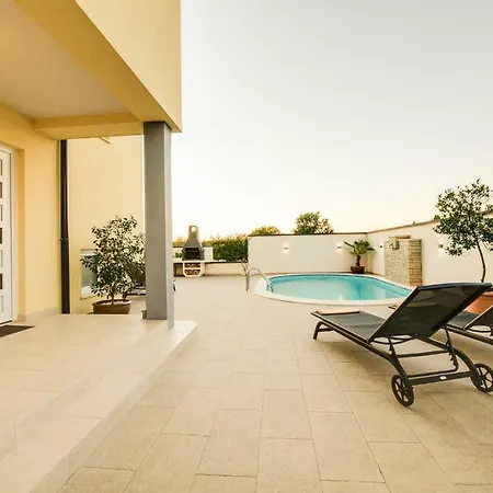 Guest house Cera
